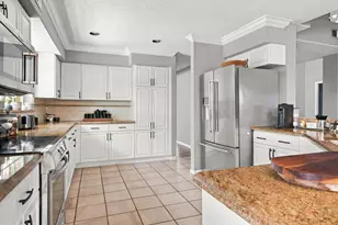 20104 NW 9th Dr, Pembroke Pines, FL 33029 - Photo 18