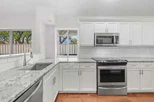 28 Governors Ct, Palm Beach Gardens, FL 33418 - Photo 4