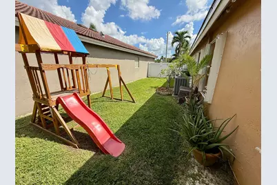 870 NW 166th Avenue, Pembroke Pines, FL 33028 - Photo 58