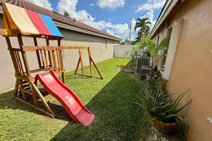 870 NW 166th Ave, Pembroke Pines, FL 33028 - Photo 58
