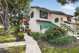10 Lexington Ln E, Palm Beach Gardens, FL 33418 - Photo 2