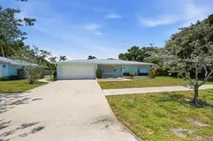 916 Evergreen Dr, North Palm Beach, FL 33408 - Photo 1