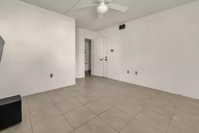 942 SW 113th Terrace, Pembroke Pines, FL 33025 - Photo 10