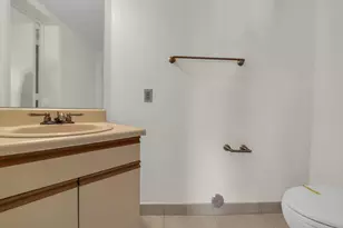 942 SW 113th Terrace, Pembroke Pines, FL 33025 - Photo 14