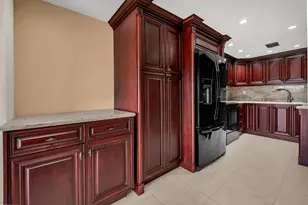 942 SW 113th Terrace, Pembroke Pines, FL 33025 - Photo 10