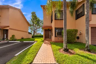 942 SW 113th Terrace, Pembroke Pines, FL 33025 - Photo 2
