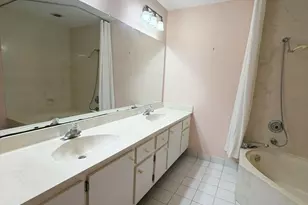 40 Pelican Pointe Dr, Delray Beach, FL 33483 - Photo 22
