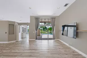 5574 Bermuda Dunes Cir, Lake Worth, FL 33463 - Photo 8