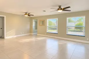 266 SW 12th St, Boca Raton, FL 33432 - Photo 10