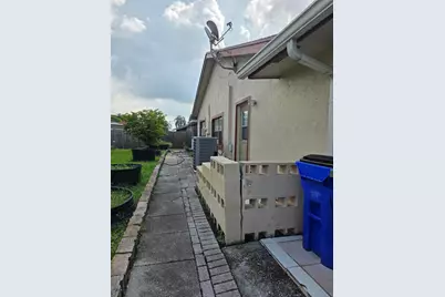 2000 NW 70th Lane, Margate, FL 33063 - Photo 8