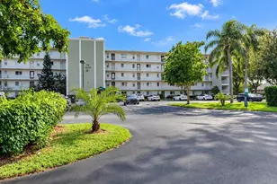 2230 N Cypress Bend Dr, Pompano Beach, FL 33069 - Photo 20