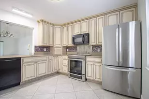 1303 Lakeview Dr E, Royal Palm Beach, FL 33411 - Photo 4