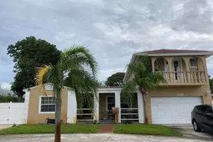 330 Cypress Dr, Lake Park, FL 33403 - Photo 6