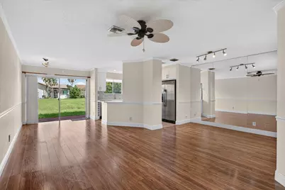 2047 Discovery Circle E, Deerfield Beach, FL 33442 - Photo 10