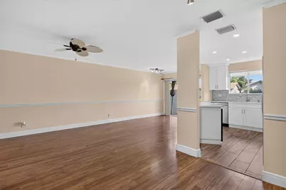2047 Discovery Circle E, Deerfield Beach, FL 33442 - Photo 12