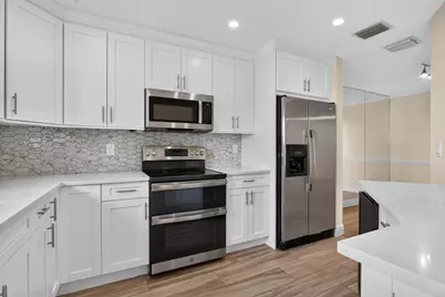 2047 Discovery Circle E, Deerfield Beach, FL 33442 - Photo 14