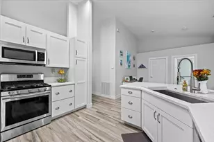 264 Malibu Cir, Greenacres, FL 33413 - Photo 12