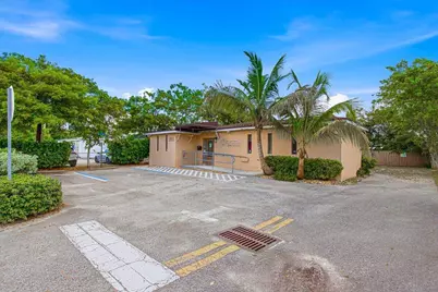 17101 NE 6th Avenue, North Miami Beach, FL 33162 - Photo 2