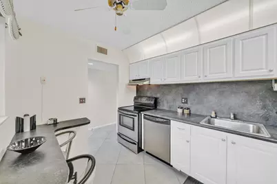 5280 Las Verdes Circle #320, Delray Beach, FL 33484 - Photo 6