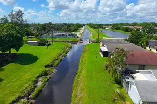 1435 S Summit Run Circle, West Palm Beach, FL 33415 - Photo 38
