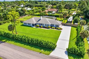 8606 Arrowhead Dr, Lake Worth, FL 33467 - Photo 2