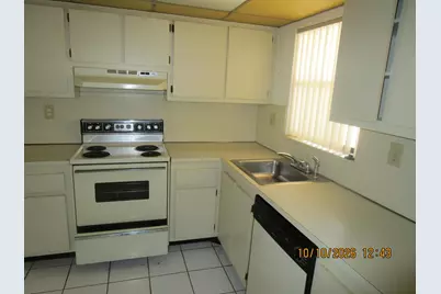 10466 Sunrise Lakes Boulevard #301, Sunrise, FL 33322 - Photo 1