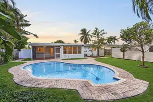 300 SE 11th Ct, Deerfield Beach, FL 33441 - Photo 4