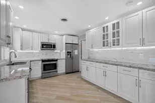 300 SE 11th Ct, Deerfield Beach, FL 33441 - Photo 10
