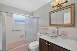 300 SE 11th Ct, Deerfield Beach, FL 33441 - Photo 18