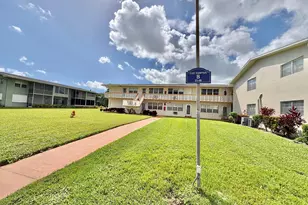 47 Easthampton B, West Palm Beach, FL 33417 - Photo 2