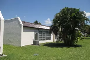 194 Lake Susan Ln, West Palm Beach, FL 33411 - Photo 2