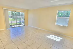 104 SE 10th St, Deerfield Beach, FL 33441 - Photo 2