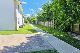 104 SE 10th St, Deerfield Beach, FL 33441 - Photo 10