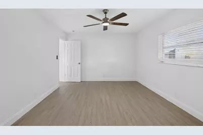 7422 NW 70th Avenue, Tamarac, FL 33321 - Photo 12