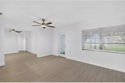 7422 NW 70th Avenue, Tamarac, FL 33321 - Photo 8