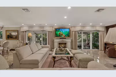 3745 Oaks Clubhouse Drive #V-8, Pompano Beach, FL 33069 - Photo 8