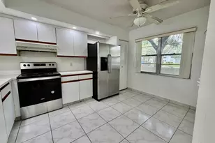 12500 SW 6th St, Pembroke Pines, FL 33027 - Photo 4