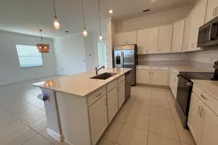 1217 SE Crosswood Wy, Port Saint Lucie, FL 34984 - Photo 4