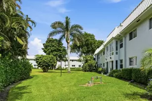 20 Colonial Club Dr, Boynton Beach, FL 33435 - Photo 2