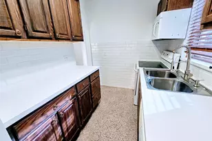 2040 NE 174th St, North Miami Beach, FL 33162 - Photo 10