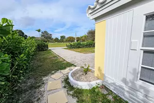2040 NE 174th St, North Miami Beach, FL 33162 - Photo 32