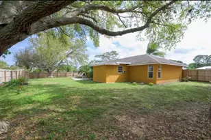 353 NW Ferris Dr, Port Saint Lucie, FL 34983 - Photo 20