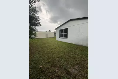 6860 Venetian Drive, Lake Worth, FL 33462 - Photo 20