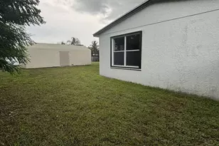 6860 Venetian Dr, Lake Worth, FL 33462 - Photo 20