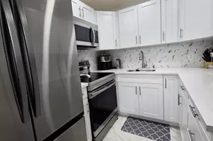 327 Chatham Chatham P, West Palm Beach, FL 33417 - Photo 2
