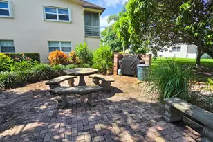 327 Chatham Chatham P, West Palm Beach, FL 33417 - Photo 14