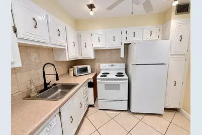2801 Somerset Drive #106, Lauderdale Lakes, FL 33311 - Photo 2