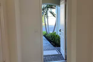 4181 Lagoon Shore Dr, Lake Worth, FL 33467 - Photo 4