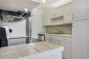 2600 Diana Dr, Hallandale Beach, FL 33009 - Photo 12
