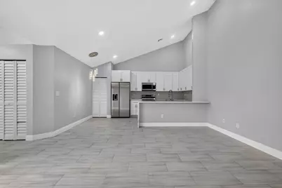 1050 Summit Place Circle #D, West Palm Beach, FL 33415 - Photo 4